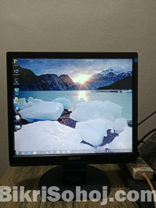 Philips 17” Monitor – Crystal Clear Display at Best Price!